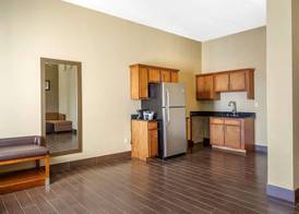 Comfort Suites Batesville 5