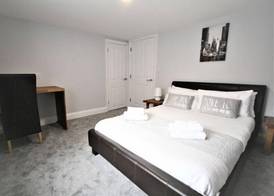 Friary House Serviced Apartments by Roomsbooked - 24Hr Reception 5