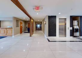 Ramada by Wyndham Strasburg - Shenandoah Valley 2
