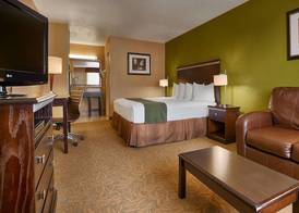 SureStay Hotel by Best Western Floresville 5