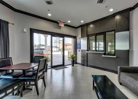 Humble Inn & Suites 3