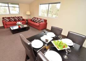 Quality Suites Amore 5