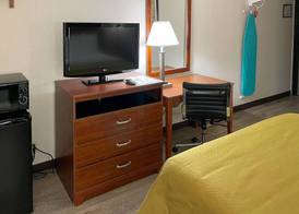 Econo Lodge Cartersville-Emerson Lake Point 4