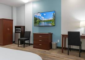 Signature Stay Inn & Suites - Downtown Hamilton 4