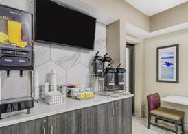 La Quinta by Wyndham Batavia 5