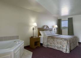 Days Inn by Wyndham Centre 3