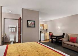 Lancaster Suites 5