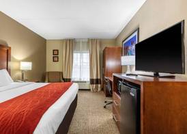 Comfort Inn & Suites Hamilton Place 2