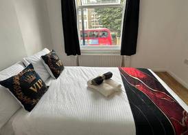 London-2Br-Sleeps6-SkySports-Netflix-DisneyPlus 3