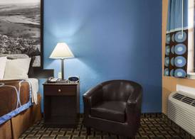 Super 8 by Wyndham Henryetta 4