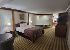 Ramada by Wyndham Saginaw Hotel & Suites 5