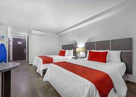 BeWow Hotel Querétaro 4