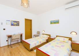 Apartments and Rooms Iva 4