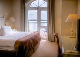 WatersEdge Hotel 4