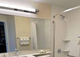 Park Inn by Radisson, Calgary Airport North, AB 5