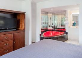 Howard Johnson by Wyndham Niagara Falls 4