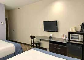 Microtel Inn and Suites Elkhart 5