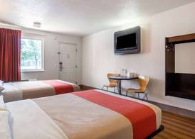 Motel 6-Youngstown, OH 4