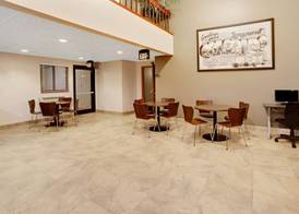 Super 8 by Wyndham Longmont/Del Camino 3