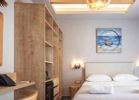 Skipper Beachfront Suites 4