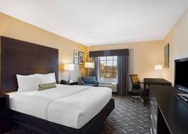 La Quinta by Wyndham Springfield 4