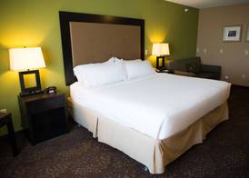 Holiday Inn Express & Suites NORTHWOOD by IHG 4