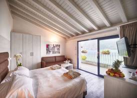 Bella Hotel & Restaurant with private dock for mooring boats 5