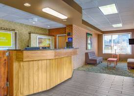 Days Inn by Wyndham Breezewood 2