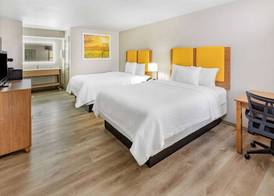 Days Inn & Suites by Wyndham Huntsville 5