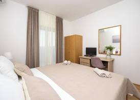 Double bed Room With Private Bathroom and Balcony 3