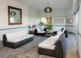 Pacific Plaza Apartments 2