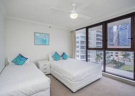 Surfers Paradise Beachfront Pool and Views 5