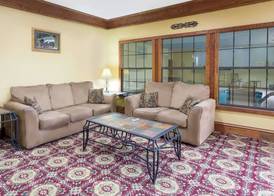 Super 8 by Wyndham Freeport 2