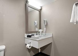 Quality Suites Wildwood - The Villages 5