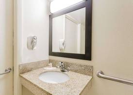 Days Inn by Wyndham Camp Springs Andrews AFB 3