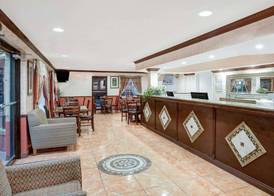 Howard Johnson by Wyndham Ft. Myers FL 2
