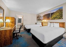 Days Inn by Wyndham Dubuque 5