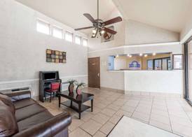 Days Inn by Wyndham San Antonio Splashtown/ATT Center 2