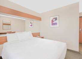 Microtel Inn & Suites by Wyndham Colfax/Newton 4