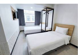 Ekonomy Hotel Myeongdong Premier 5