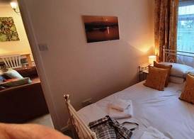 Sheena's Dartmouth Chalets 2
