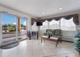 Econo Lodge Thomaston 4