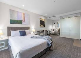MainStay Suites Hawthorn 5