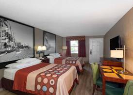 Super 8 by Wyndham Bradenton Sarasota Area 4