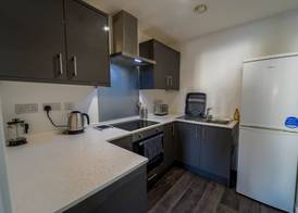 Captivating 1-Bed apartment Merthyr Tydfil - 4