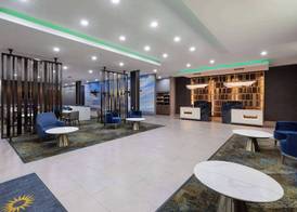 La Quinta Inn & Suites by Wyndham San Antonio at the RIM 3