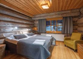 Kuukkeli Log Houses Aurora Resort 4