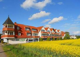 HAUS USEDOM Ferienwohnanlage mit Frühstücks-Restaurant gegenüber im Seeschlösschen 2