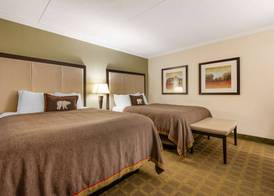 Best Western Plus White Bear Country Inn 4