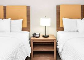 Days Inn & Suites by Wyndham Huntsville 4